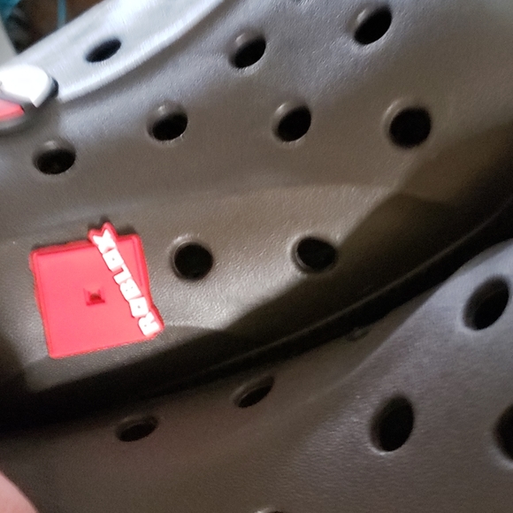 Roblox charm for crocs - Picture 1 of 3